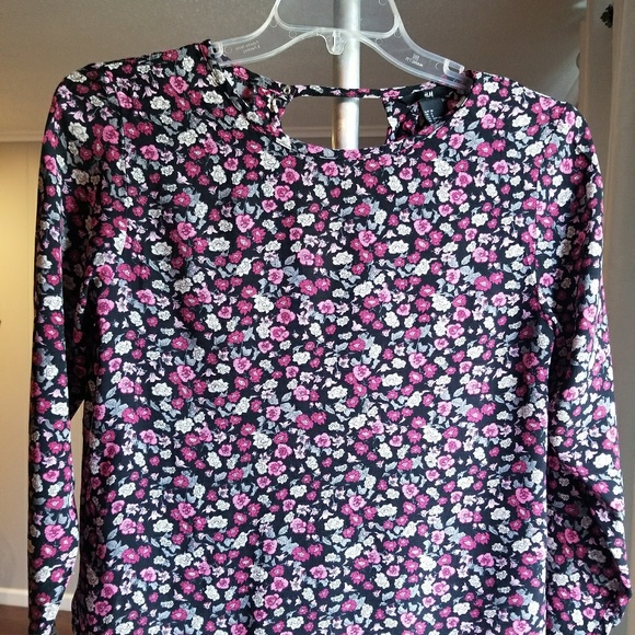 H&M Tops - Flowered H&M Blouse